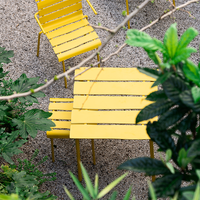 Petite table d'extérieur Aligned