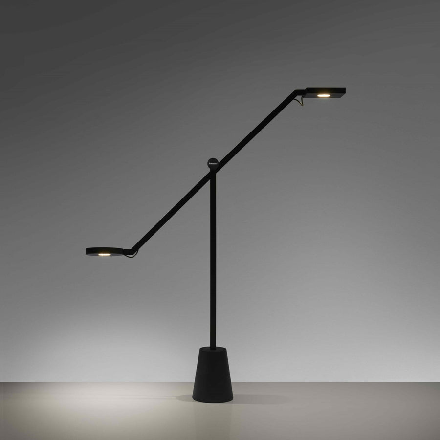 Equilibrist Lamp