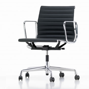 Chair EA 117